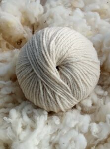 FLOCKY – Pelote de laine mérinos pure – Non teintée – Blanc Ecru