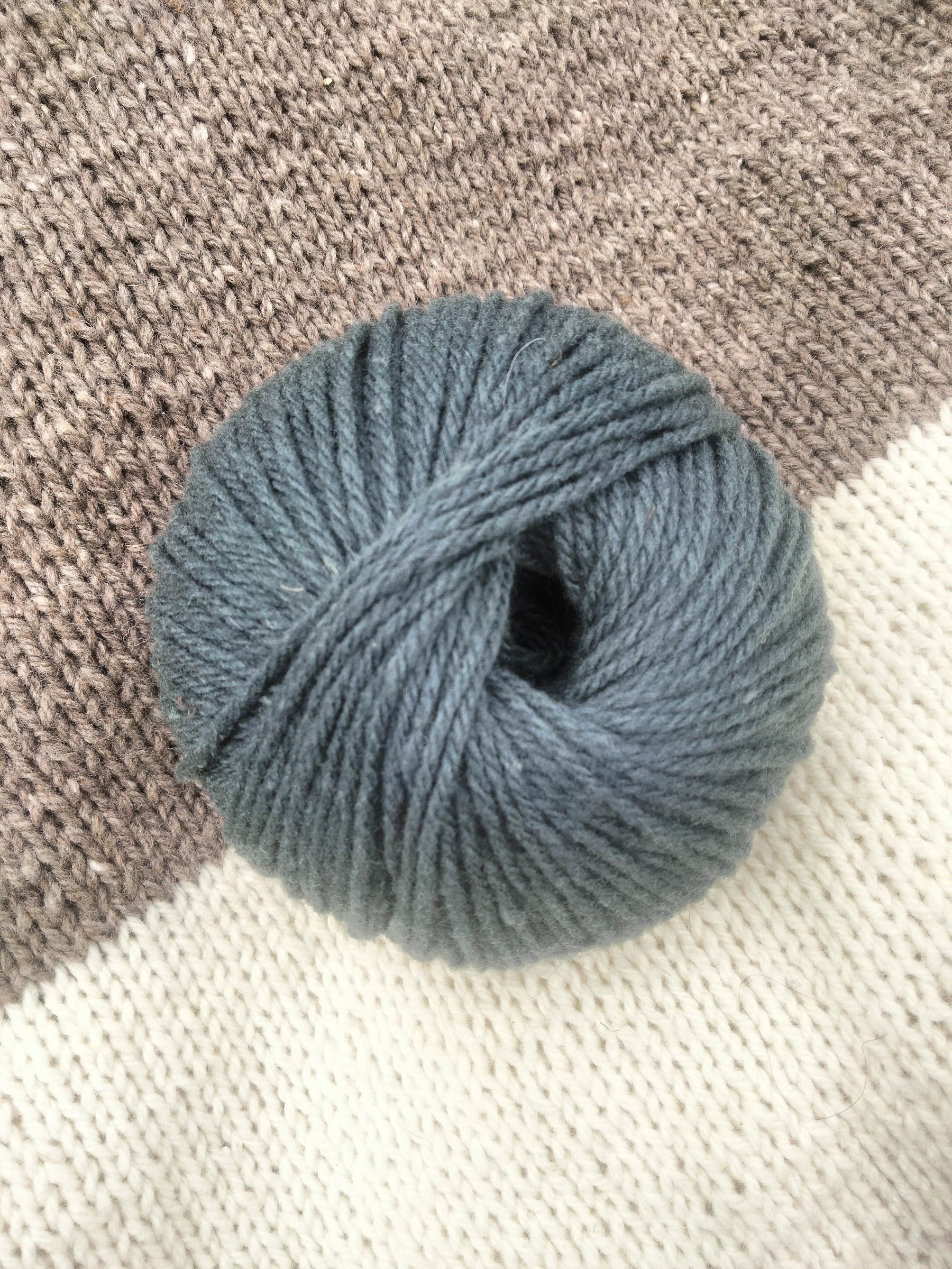 Pelote de laine Mérinos – Coloris Ardoise