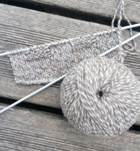 Pelote (50g) de laine mérinos non teintée (teinte naturelle des toisons) – Uni blanc, beige et chinés
